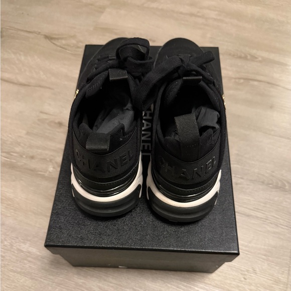 CHANEL Velvet Calfskin Mixed Fibers CC SNEAKERS SZ 37 - Picture 4 of 10